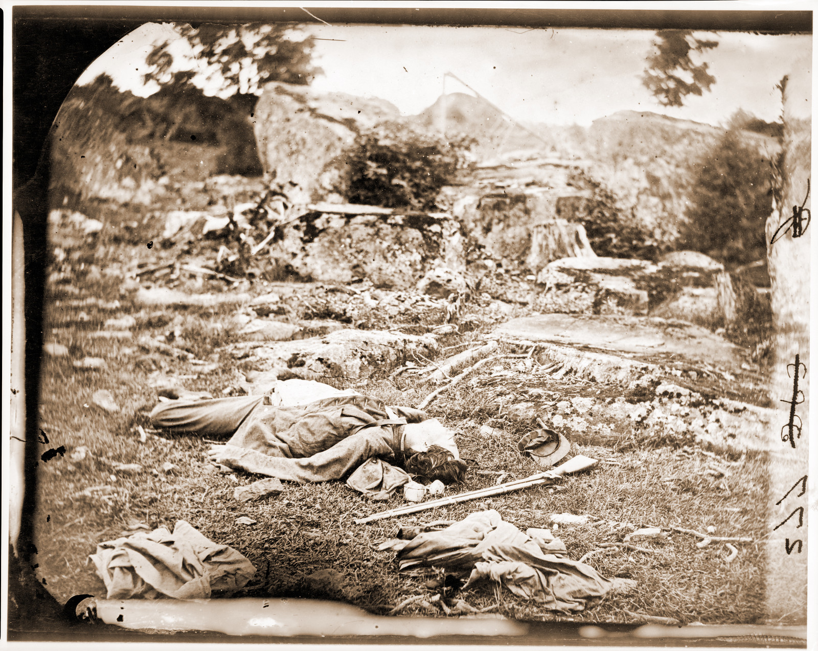 Gettysburg Pa. Dead Confederate soldiers in the devils den, 1863 — historic photograph