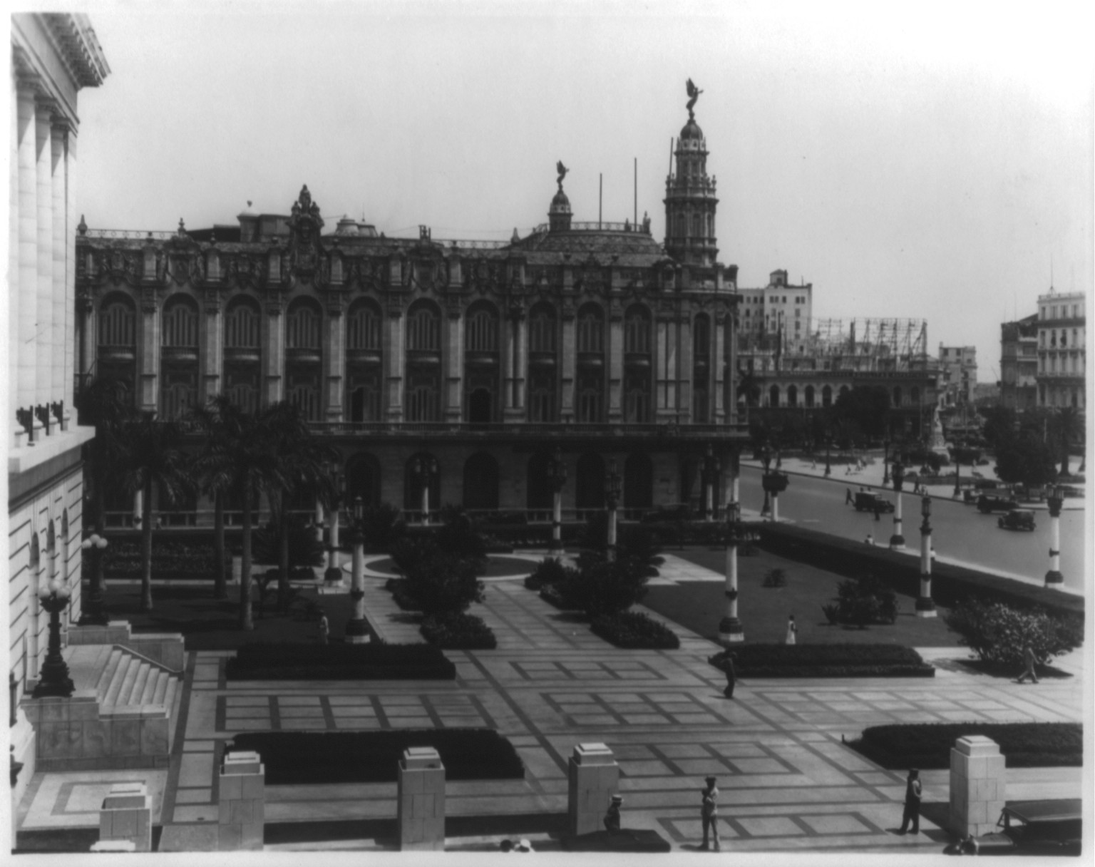 [View of plaza and buildings, Havana, Cuba] / Taller Fotografico., [between 1920 and 1930] — historic photograph