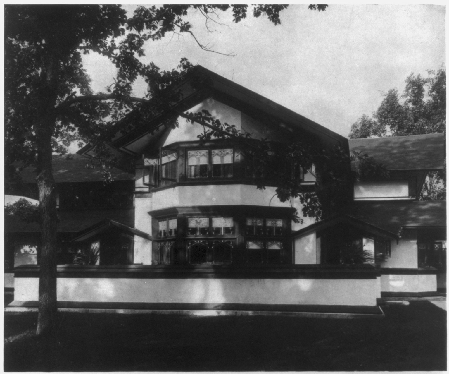 The Work of Frank Lloyd Wright" March 1902: [exterior of "Glenlloyd"]", 1 photomechanical print : halftone. — historic image