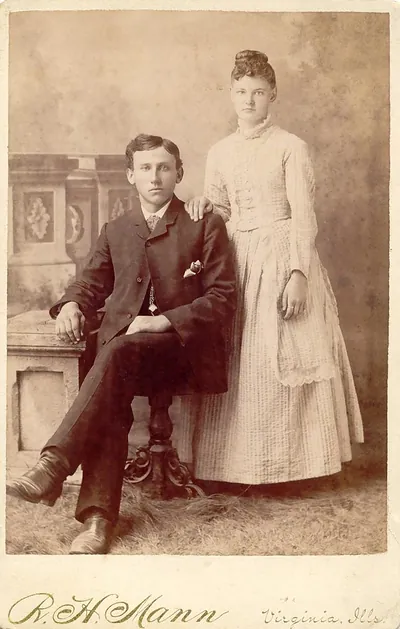 Victorian cabinet card portrait of a couple, R.H. Mann studio