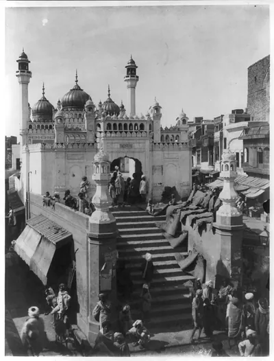 Lahore - the Sonali Musjid, or Golden Mosque