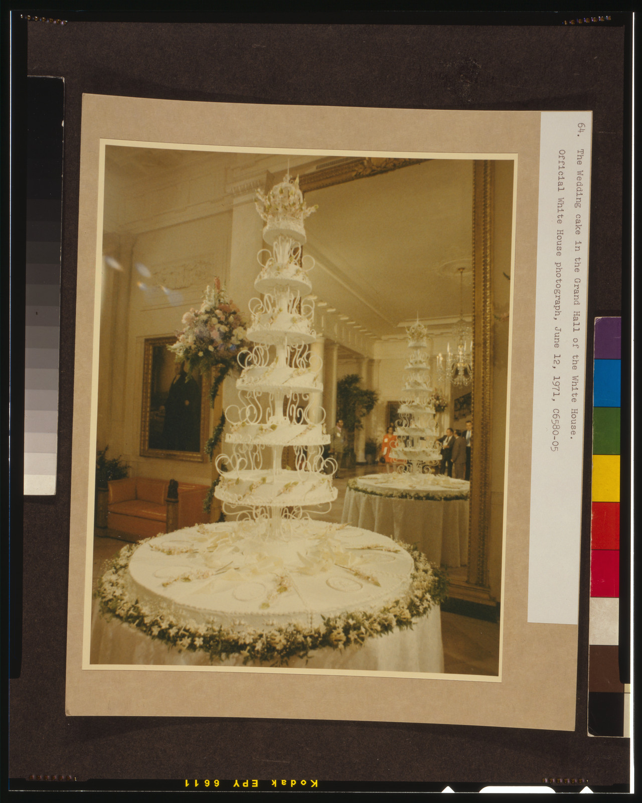[Wedding cake for Edward Cox and Patricia Nixon in the Grand Hall of the White House], 1971 June 11. — historic photograph