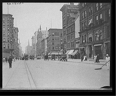 [Traffic at Fifth Avenue and Forty-second Street, New York, N.Y.]