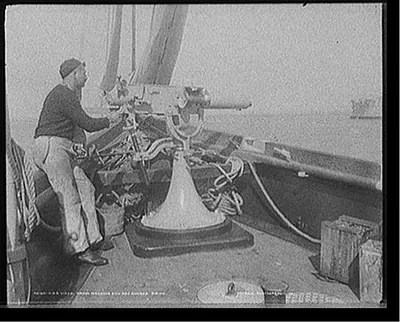 U.S.S. Vixen, Maxim machine gun and gunner Smith