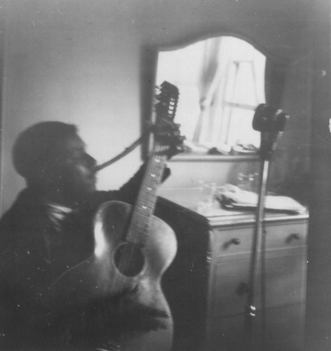 [Blind Willie McTell, with 12-string guitar, hotel room, Atlanta, Ga.] — historic photograph