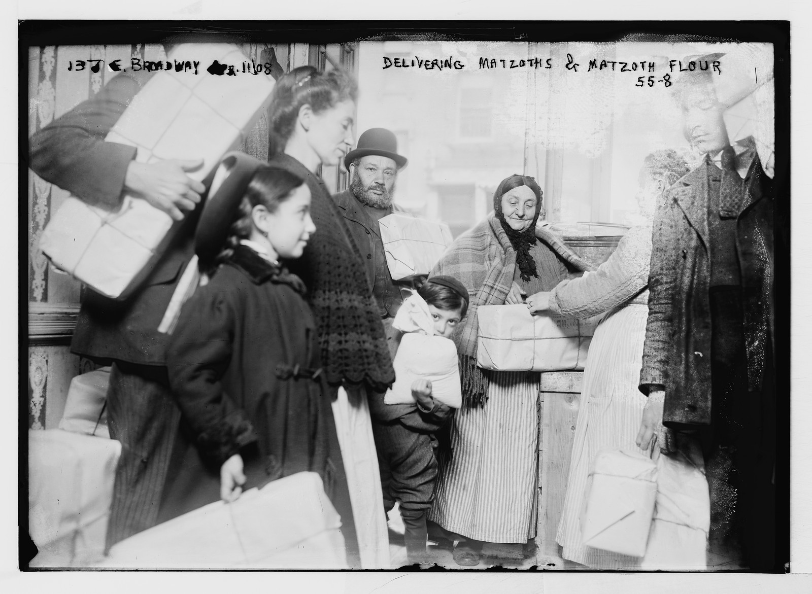 Delivering free matzoh and matzoh flour to poor Jews -137 E. Broadway, New York, 4/11/08. — historic photograph