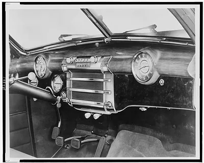 [Dashboard of a 1946 Buick automobile]
