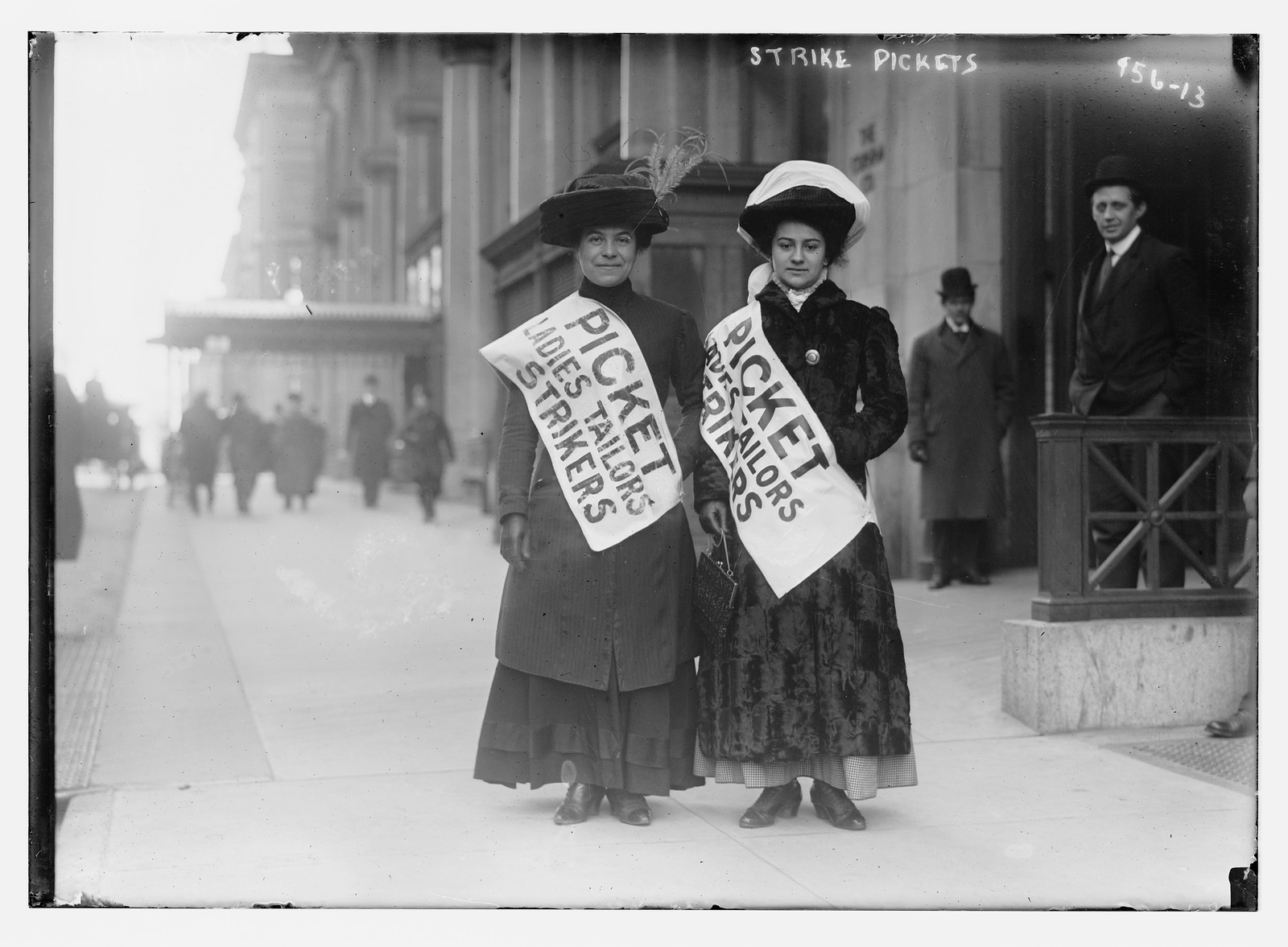 Women strike pickets, New York, 2/5/10. — historic photograph