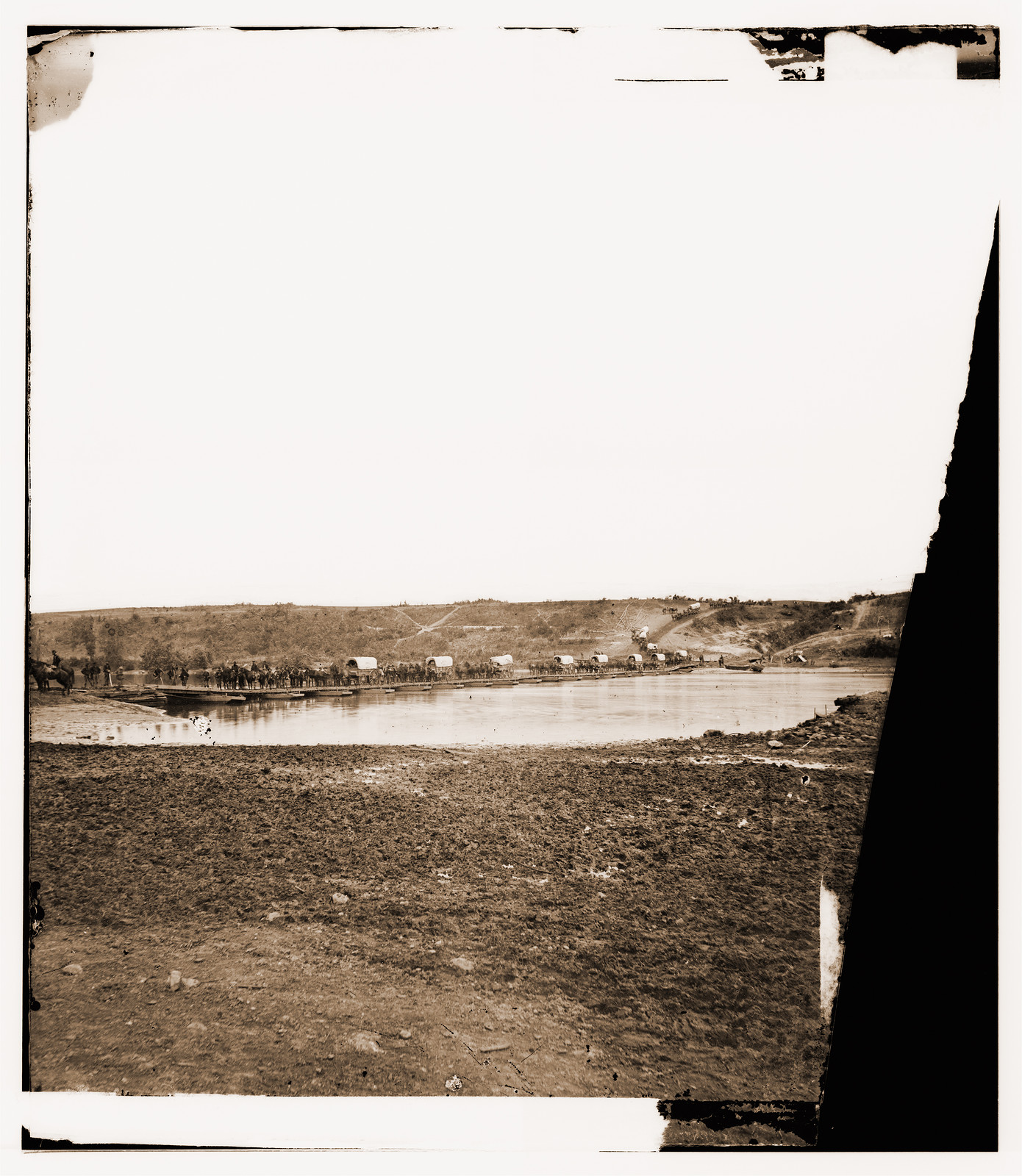 Fredericksburg Virginia. Pontoon bridge across the Rappahannock, 1864 — historic photograph