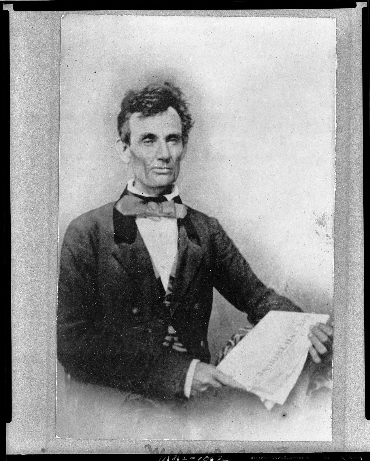 [Abraham Lincoln while campaigning for the U.S. Senate, taken in Chicago, Illinois, 1854 Oct. 27 [printed later] — historic photograph