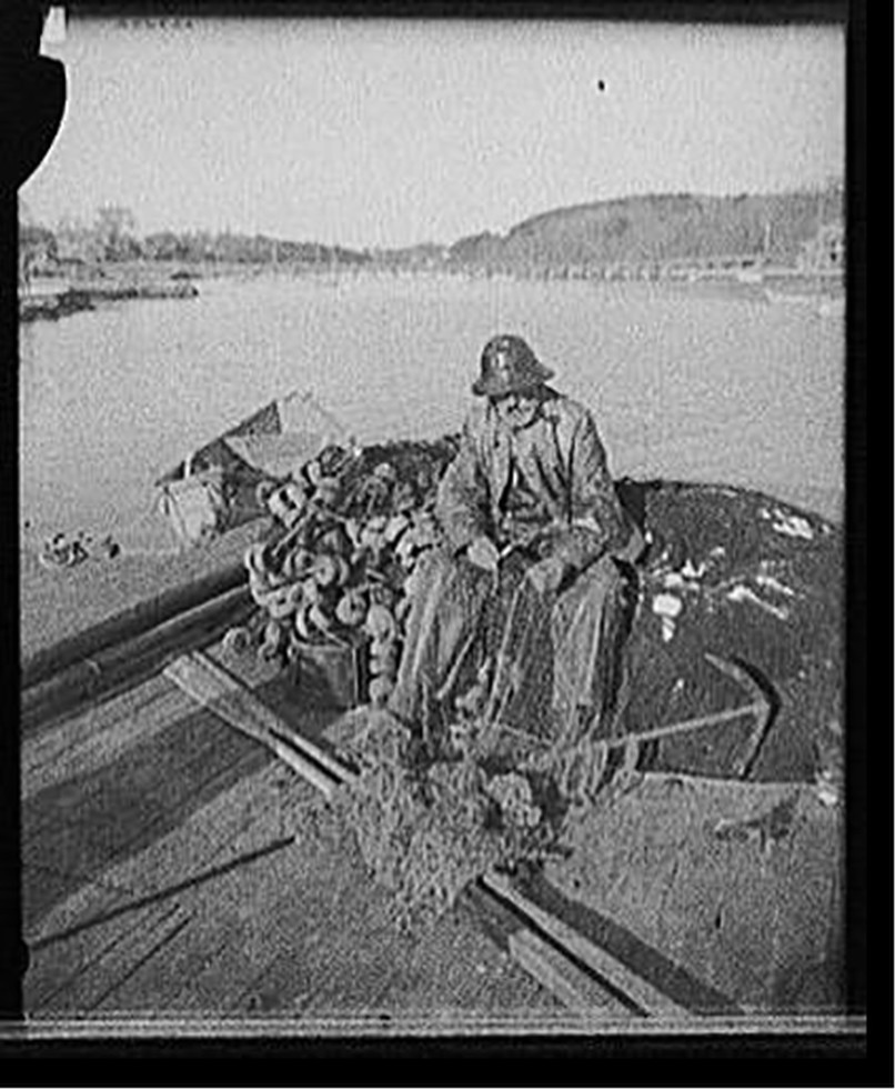 [A Cape Ann fisherman, Gloucester, Mass.], [between 1900 and 1910] — historic photograph