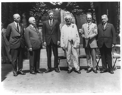 [Thomas Alva Edison, full-length portrait, standing, with judges' committee to select his successor: Lewis Perry, George Eastman, Charles Lindbergh, Henry Ford & Samuel Stratton]
