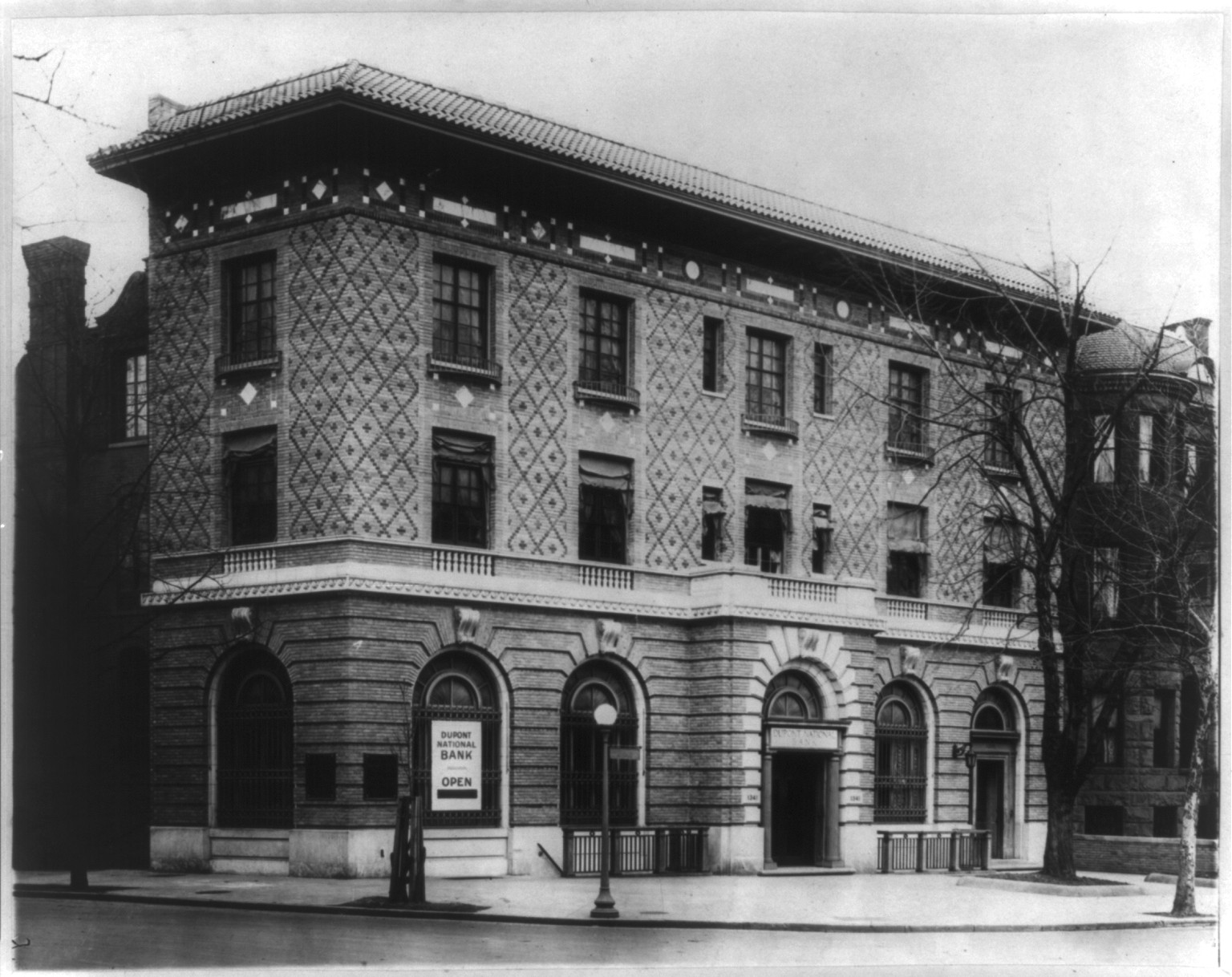 Dupont National Bank building, near Dupont Circle, Washington, D.C., [ca. 1925] — historic photograph