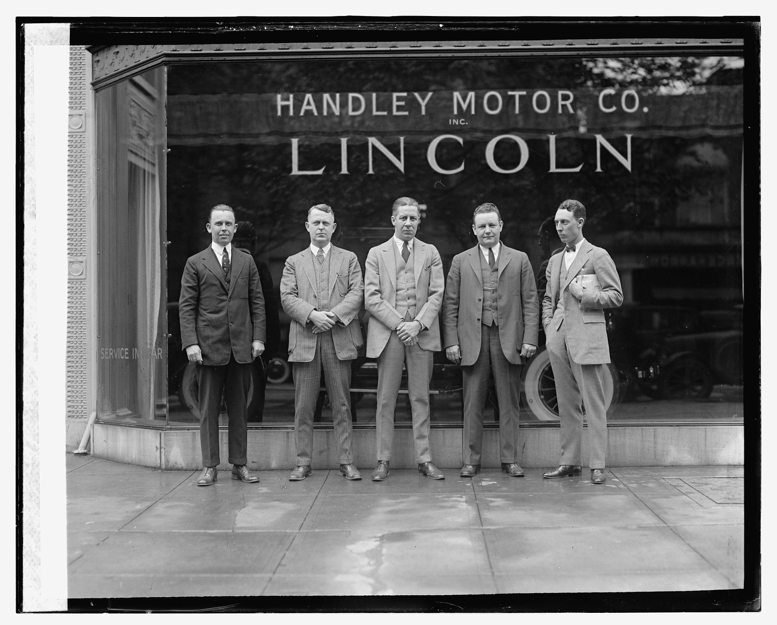 Handley Motor Co. group, [1924] — historic photograph