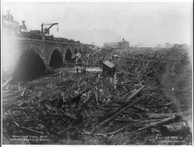 [Johnstown Flood (Johnstown, Pa. 1889). Removing debris at bridge, no. 17]