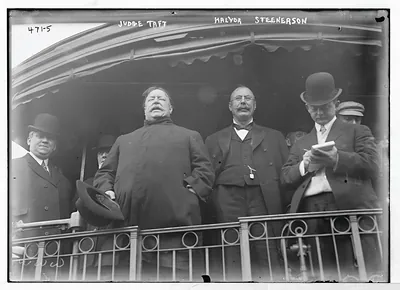 Taft, Halvor, Steenserson, on train