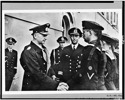 Der Befehlshaber der U-boote, Admiral Dönitz, ...