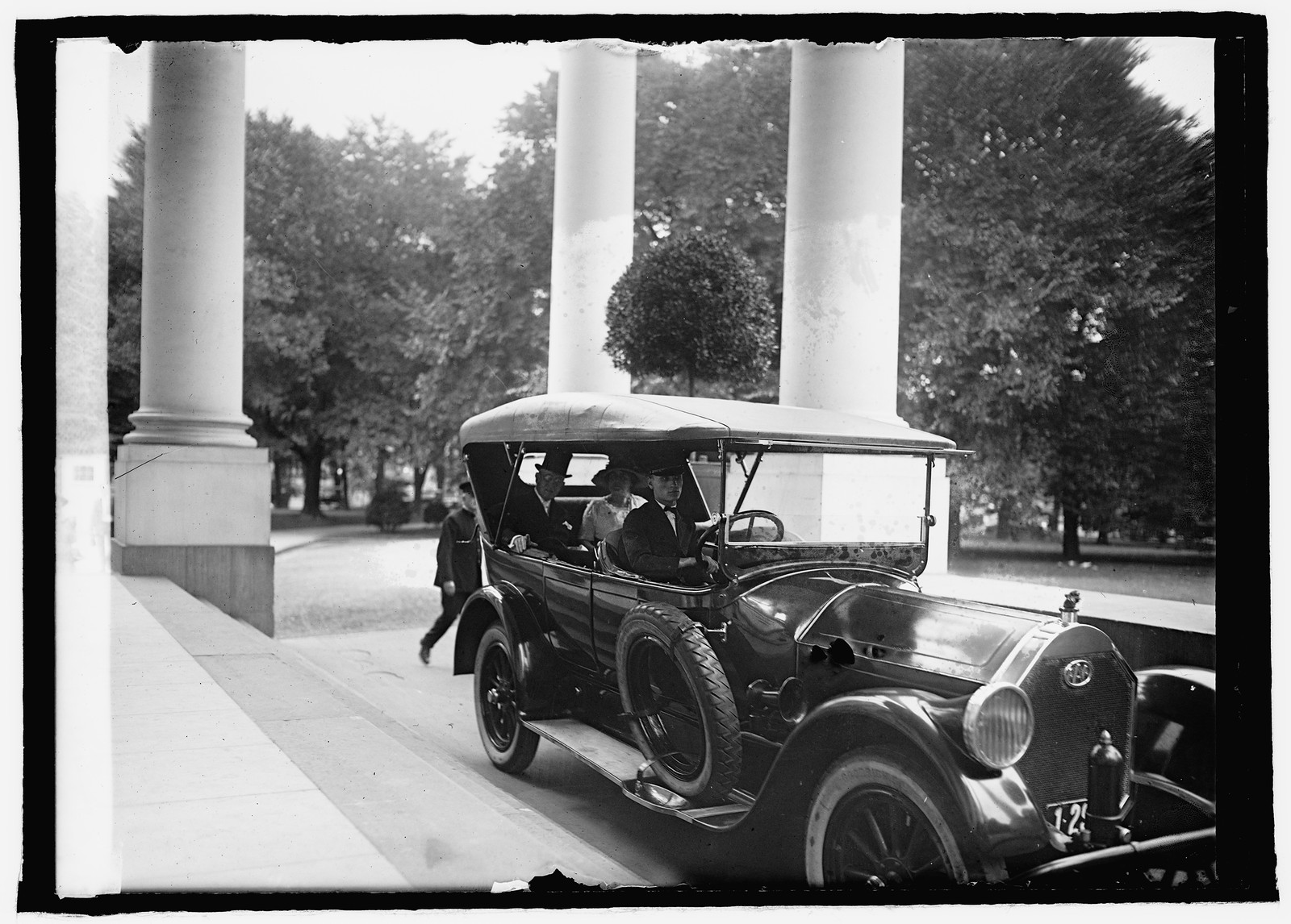 Woodrow Wilson at White House, [8/3/23], [1923 August 3] — historic photograph