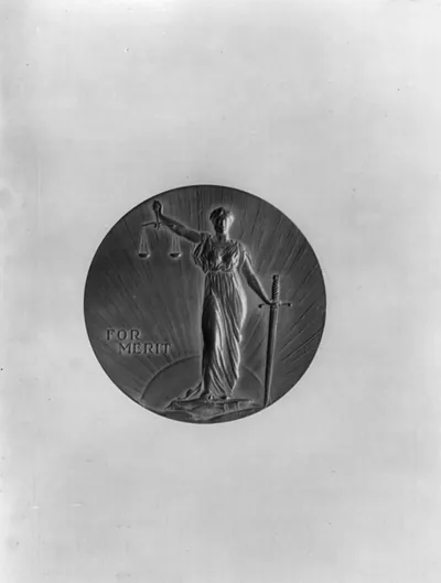 [NAACP Spingarn award medal presented to Roland Hayes in 1924, front view]