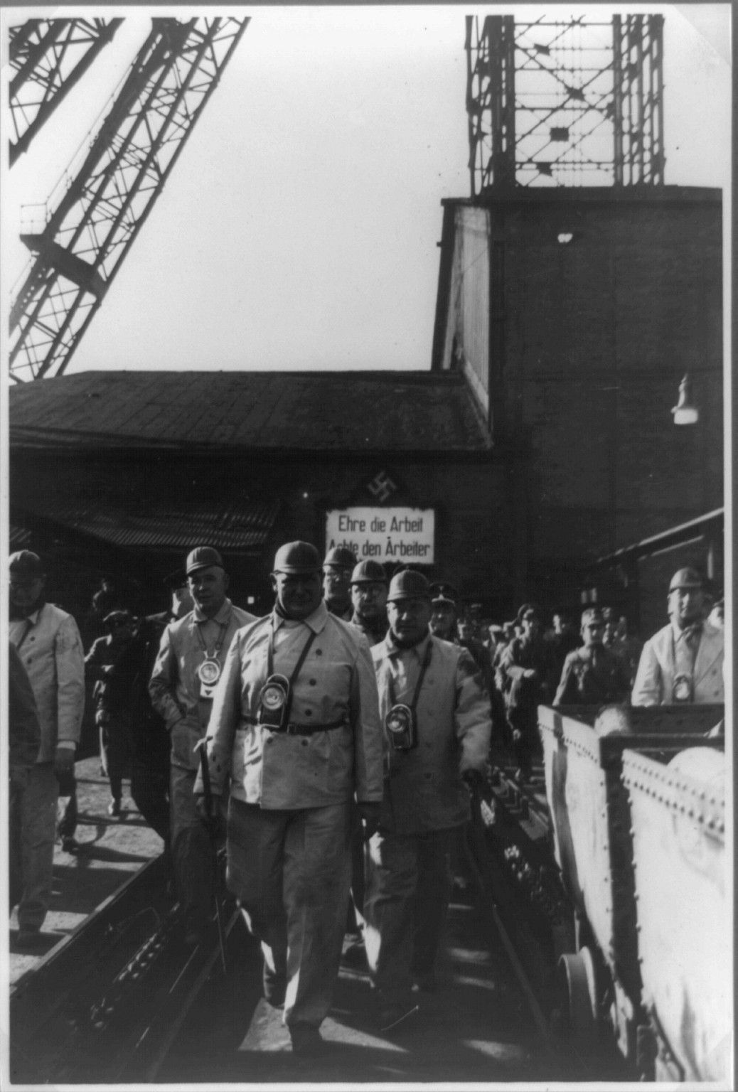 Besichtigung der Grube Rheden mit Grubenfahrt und Ansprache an die Belegschaft, 1935 Nov. — historic photograph