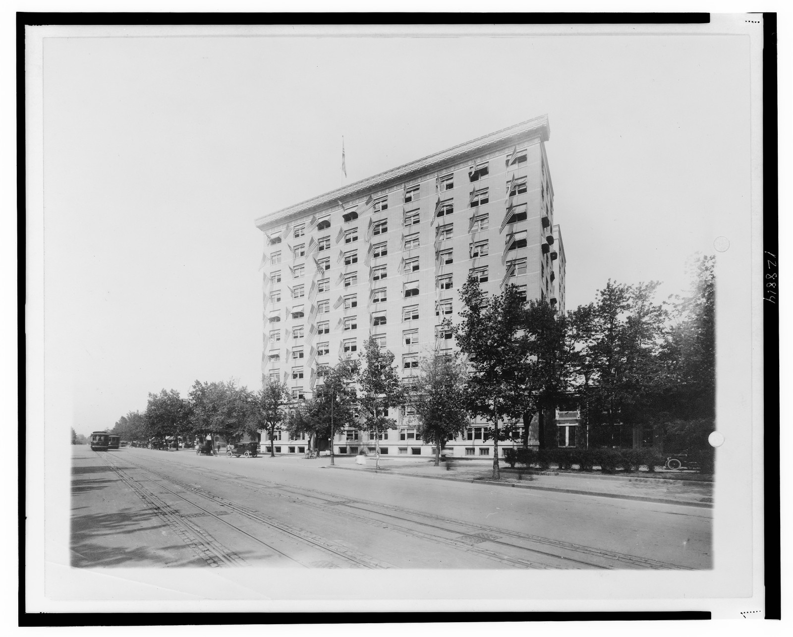 [Commerce Department building, Washington, D.C.], [between 1909 and 1920] — historic photograph