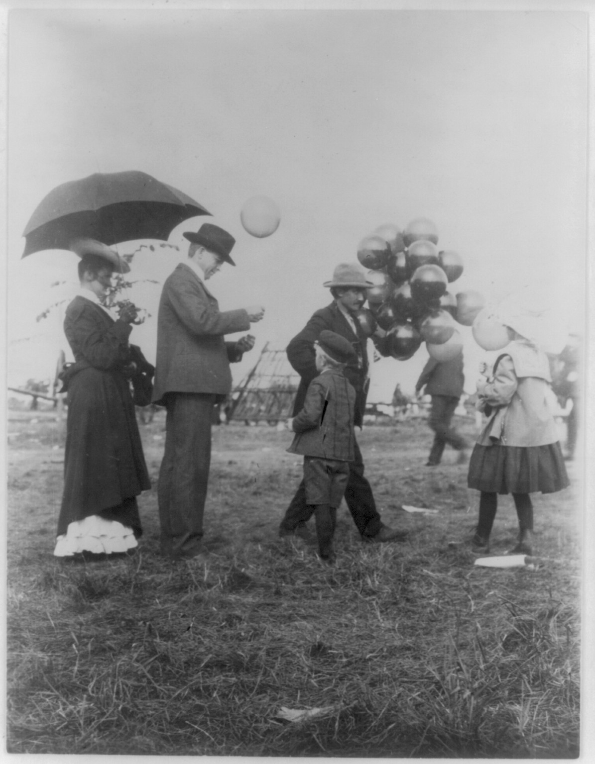 [Minnesota State Fair: balloon vendor], [1900?] — historic photograph