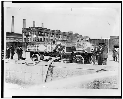 Automobile fire engine