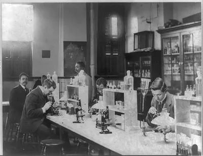 Howard Univ., Washington, D.C., ca. 1900 - class in bacteriology laboratory