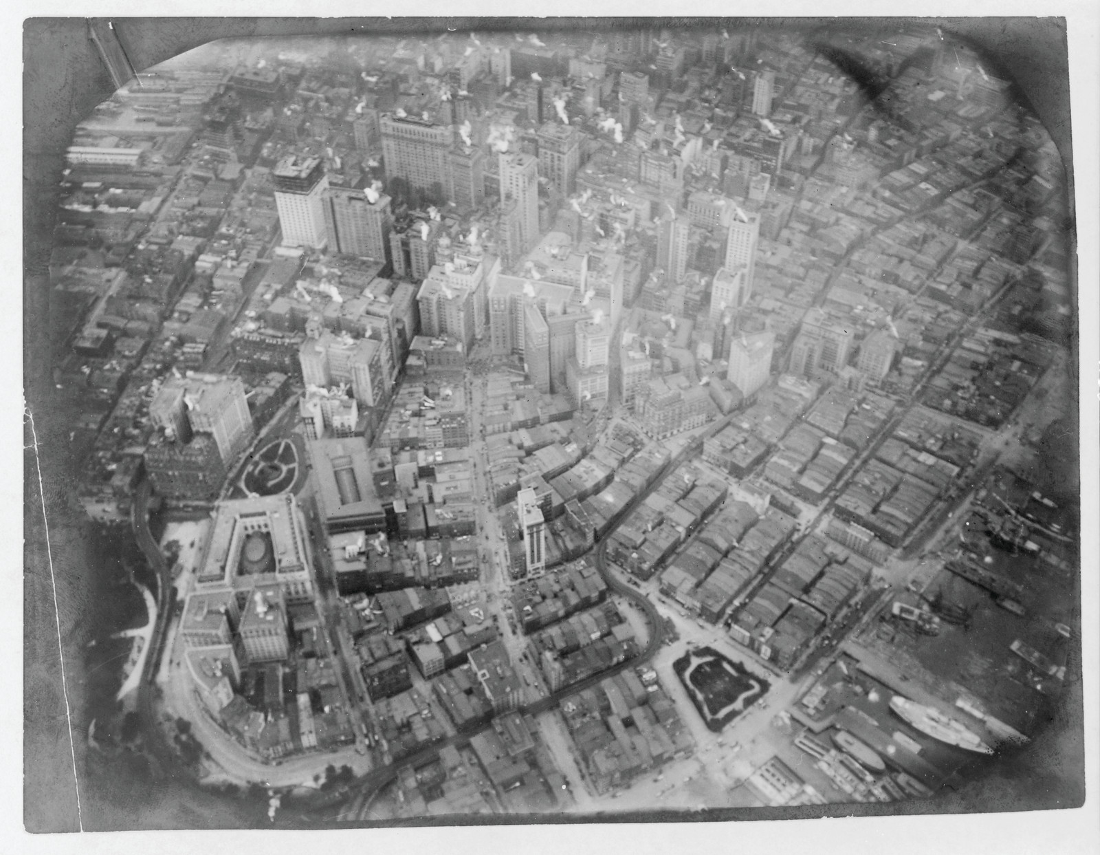 [New York City from a balloon, 1906], c1906 Aug. 3. — historic photograph