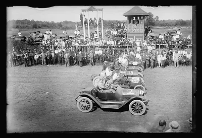 Auto races, Bennings, Md. [i.e., Washington, D.C.], 1915