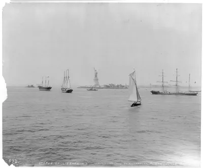 [N.Y. (City) Harbor: Statue of Liberty from Battery Point]