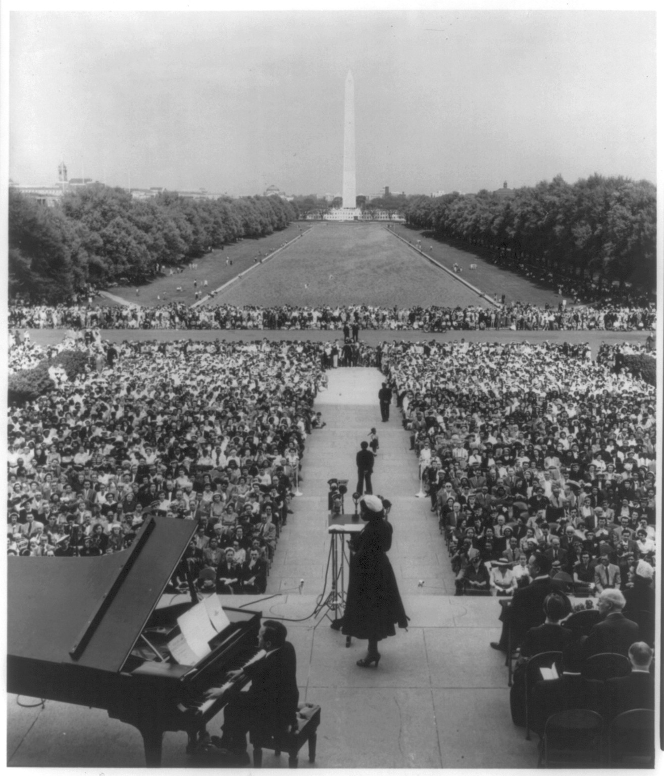 [Marian Anderson, 1908- , singing from steps of the Lincoln Memorial, Washington, D.C., at memorial service for Harold L. Ickes (1874-1952) - view from Lincoln statue toward Washington Monument] — historic photograph