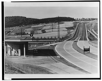 [The Autobahn with service station and view of the countryside] / Dr. Wolf Strache.