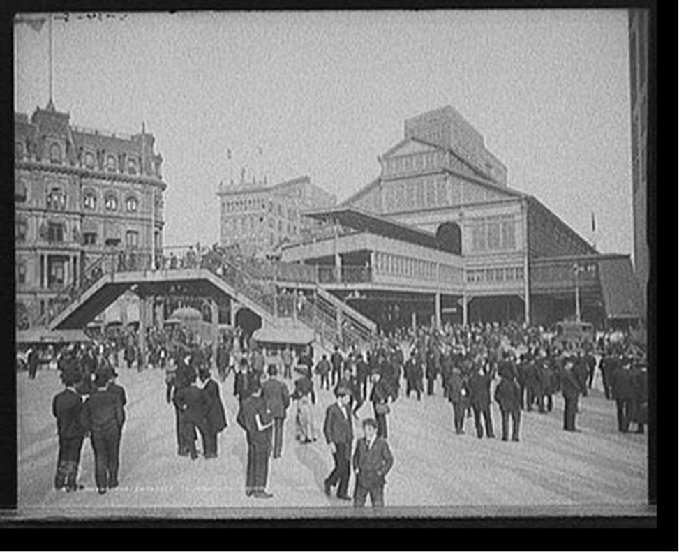 Manhattan entrance to Brooklyn Bridge, New York, c1905. — historic photograph