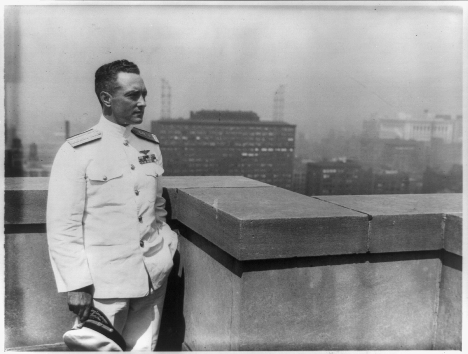 Byrd looks the city over, Chicago, Ill. / by Underwood & Underwood, New York., 1930 July 11. — historic photograph