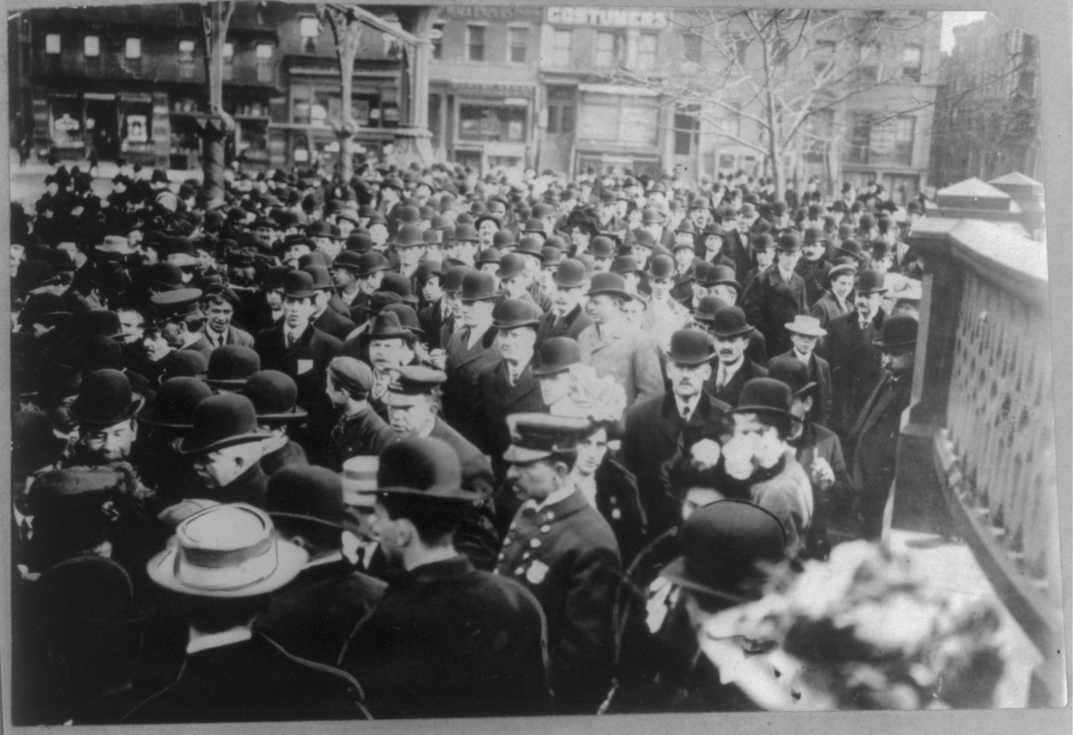 America's first Suffragette parade which marched up Broadway to Union Square, New York, Feb. 1905, 1905 Feb. — historic photograph