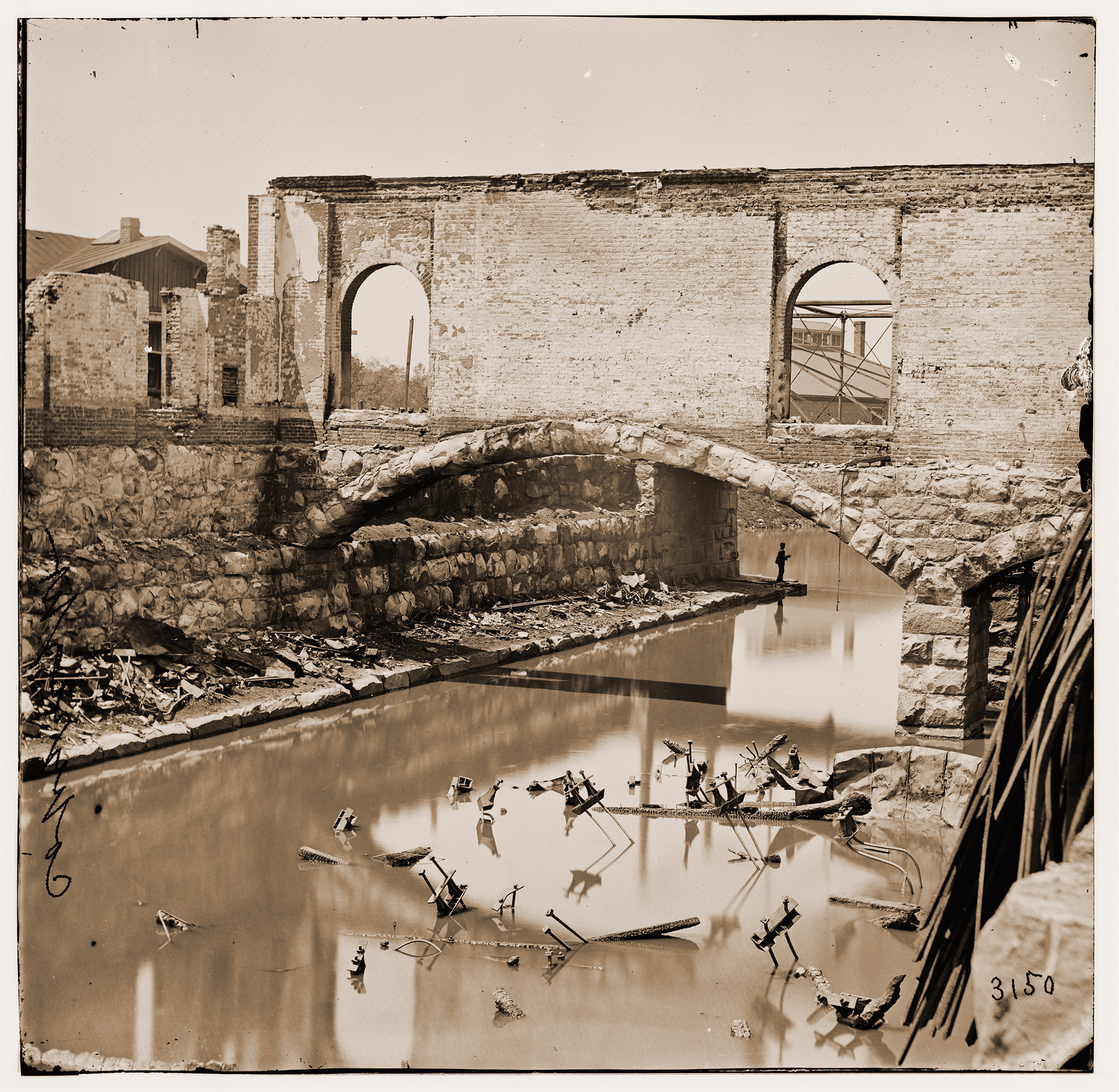 Richmond Virginia. Ruins along the canal, 1865 — historic photograph