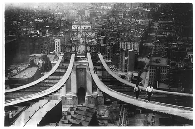 Footpaths of Manhattan Bridge [when the bridge was being built]