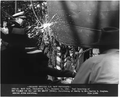 [Dual launching of USS TILLMAN (DD 641) and USS BEATTY (DD 640) at Charleston, S.C. Navy Yard, Dec. 20, 1941]