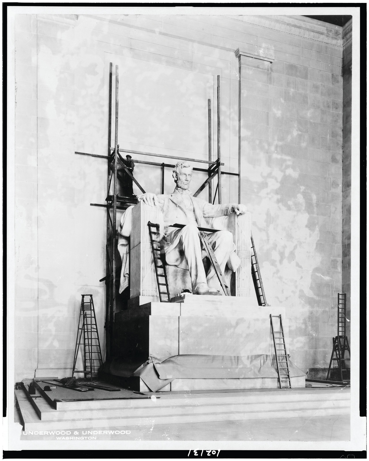 Lincoln Statue Under Construction In The Lincoln Memorial — historic photograph