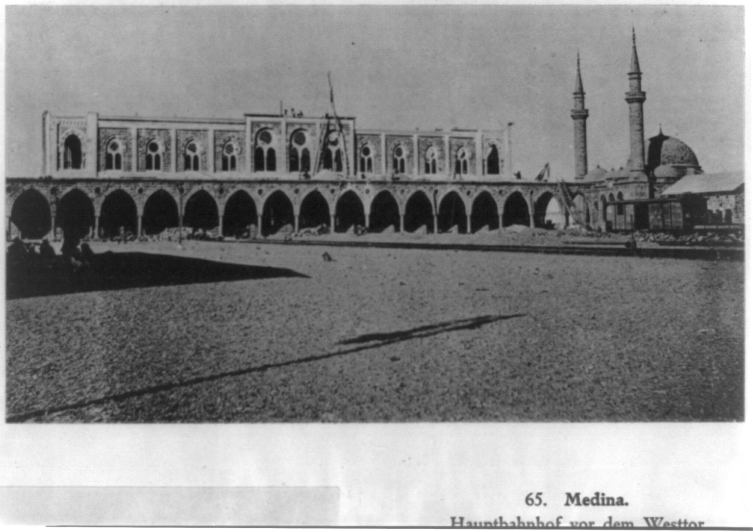 Medina. Hauptbahnhof vor dem Westtor, 1914, [1914?] — historic photograph