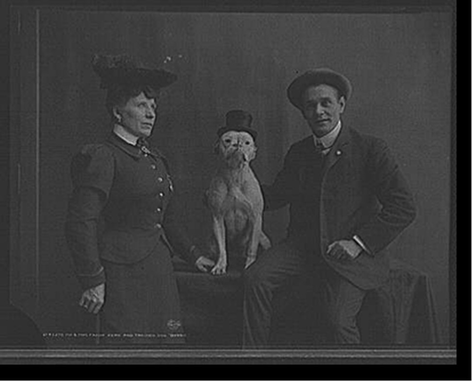 Mr. and Mrs. Frank Kern and trained dog Bobbie, [between 1900 and 1910] — historic photograph