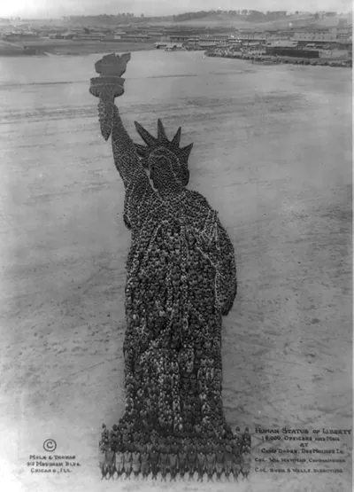 Human Statue of Liberty; 18,000 officers and men at Camp Dodge, Des Moines, Ia.; Col. Wm. Newman, commanding; Col. Rush S. Wells, directing