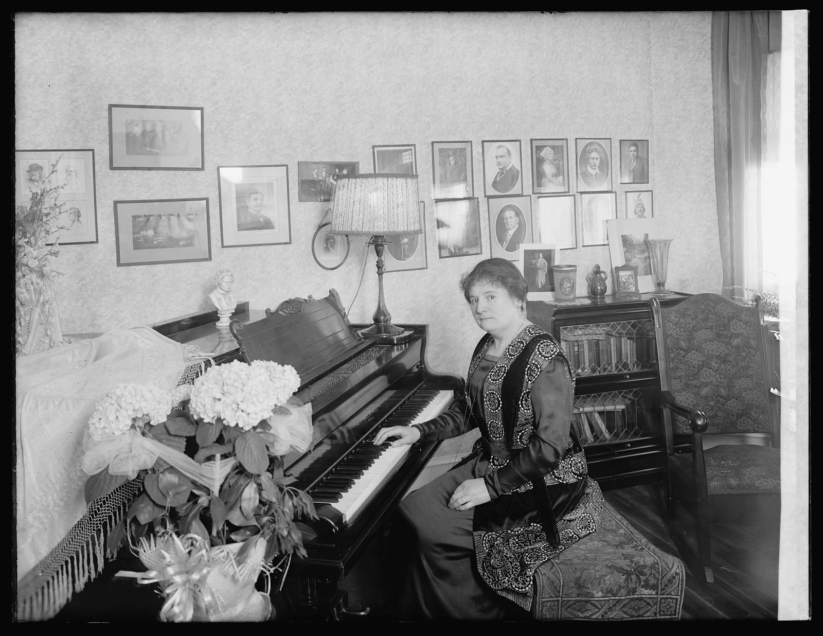 Madam Barand Barendse, [1919 or 1920] — historic photograph