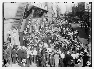 Crowds waiting for Johnson N.Y.