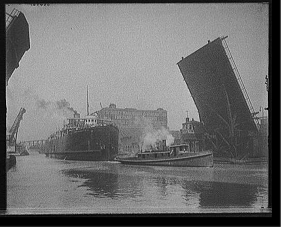 [Pere Marquette 18 passing State Street bridge, Chicago, Ill.], [between 1900 and 1910] — historic photograph