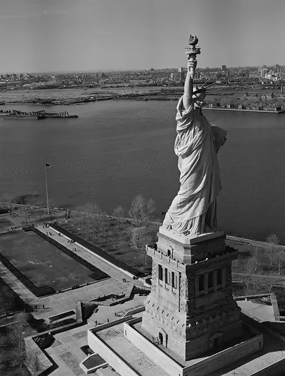 120263pu 5. General view of statue looking North. snapshotsofthepast.com