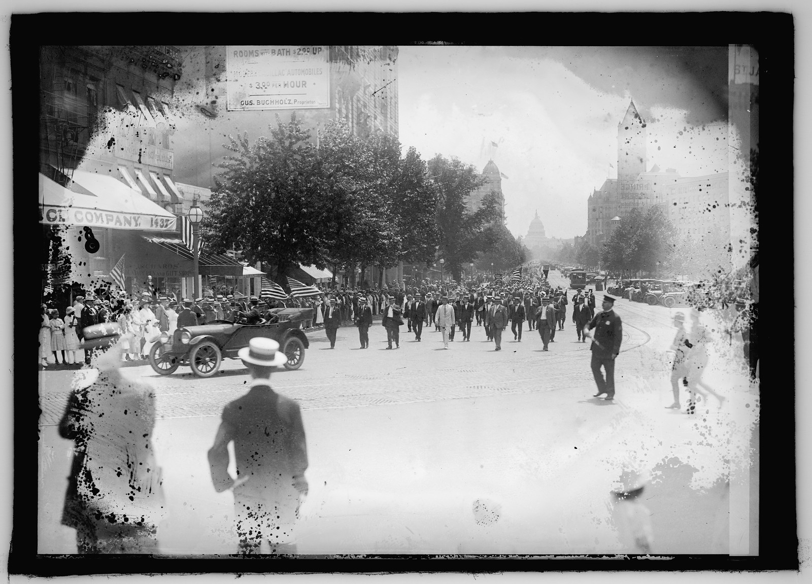 Parade, Wash., D.C., [between 1909 and 1940] — historic photograph