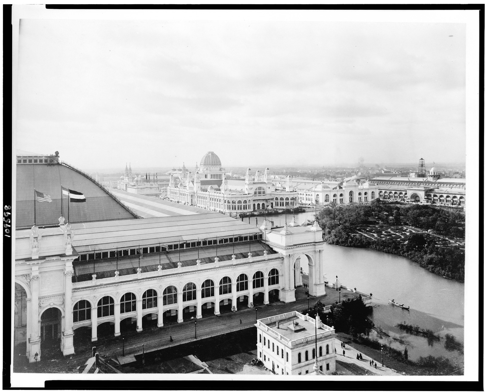 [World's Columbian Exposition, Chicago. Southwest(?) view over Manufacturer's(?) Building in left foreground, Administration Building in center background, and Transportation Building in right background], [1893] — historic photograph