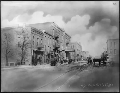 [Fort Scott, Kansas: Main St. in early days]